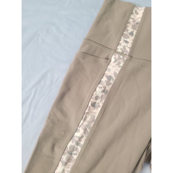 ATHLETA Salutation Stash Pocket High Rise 7/8 Leggings Size 1X Beige Workout Gym - Picture 4 of 10
